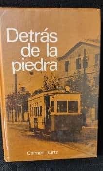 Detrás de la piedra