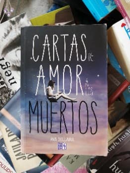 Cartas de amor a los muertos