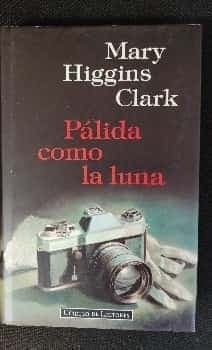 Pálida como la luna