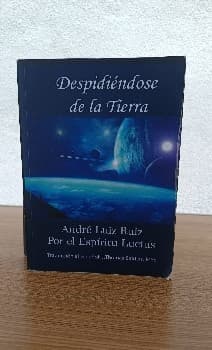 Despidiéndose de la Tierra