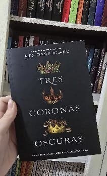 Tres Coronas Oscuras
