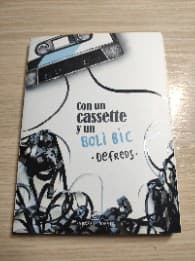 Con un cassette y un BOLI BIC
