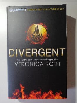 Divergent (Divergent Trilogy)