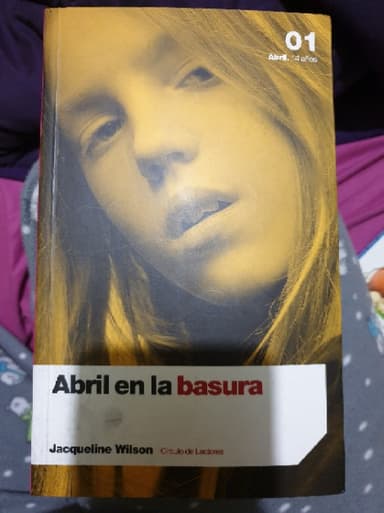 Abril en la basura