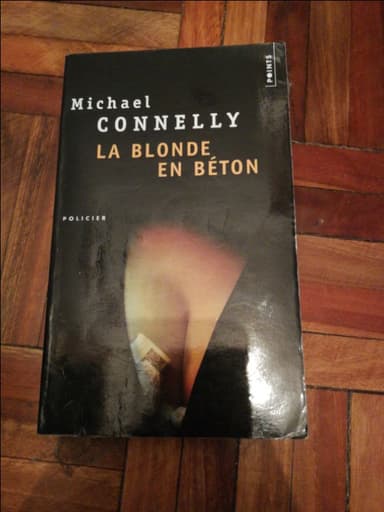 La blonde en beton.