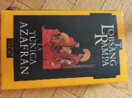 la túnica azafrán