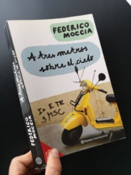 A tres metros sobre el cielo