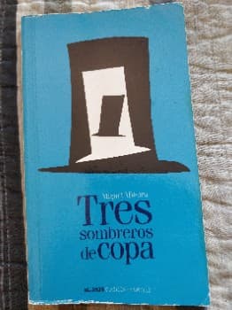 Tres sombreros de copa