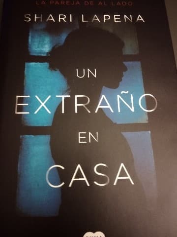 Un extraño en casa