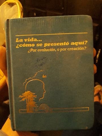 La vida...(¿cómo se presentó aquí?)  (¿por evolución, o por creación?           