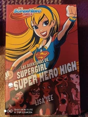 Las aventuras de supergirl en súper Hero high 
