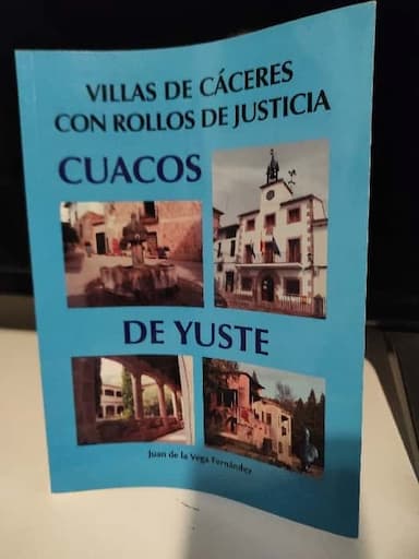 Villas de Cáceres con rollos de justicia.