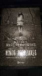 El hogar de Miss Peregrine para ninos peculiares / The peculiar childrens home of Miss Peregrine