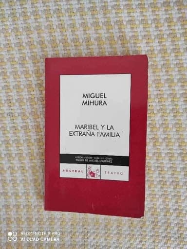 Maribel y la extraña familia