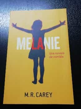 Melanie : una novela de zombis
