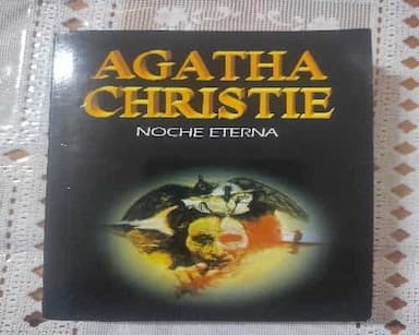 Noche Eterna (New Agatha Chris Tie Mysteries)