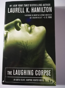 The Laughing Corpse (Anita Blake Vampire Hunter: Book 2)