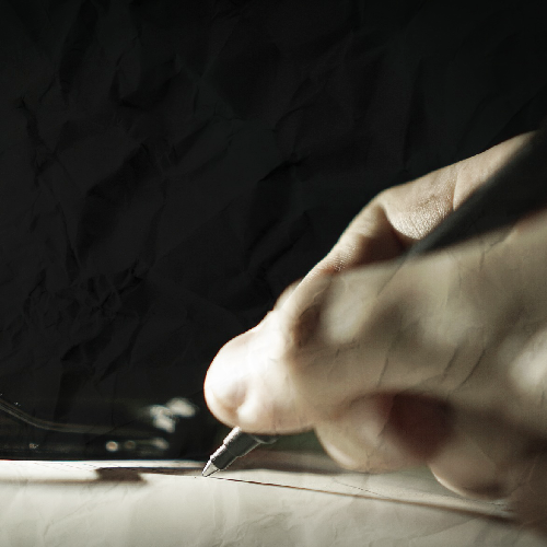 Imagen de escritura de un libro